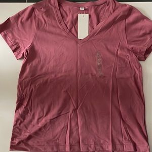Uniqlo Supima Cotton V Neck in Pink